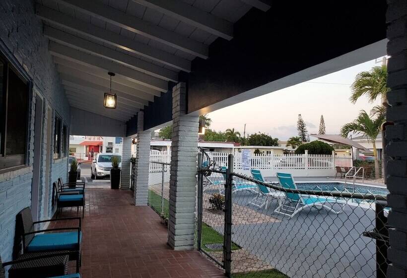 فندق Hollywood Gardens Inn & Suites