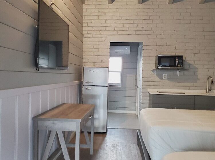 فندق Hollywood Gardens Inn & Suites