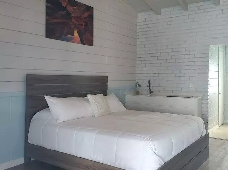 ホテル Hollywood Gardens Inn & Suites