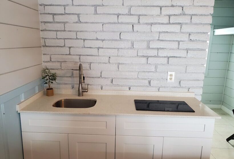 فندق Hollywood Gardens Inn & Suites