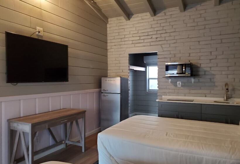 فندق Hollywood Gardens Inn & Suites