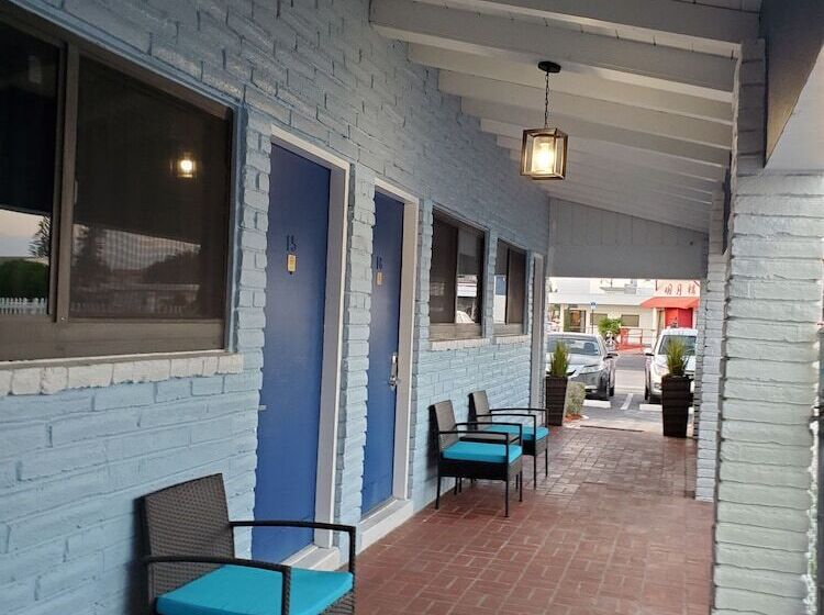 فندق Hollywood Gardens Inn & Suites