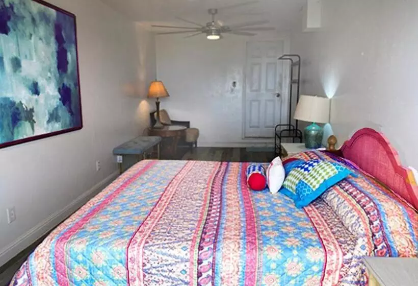 هتل Aeolian Ranch Guest House
