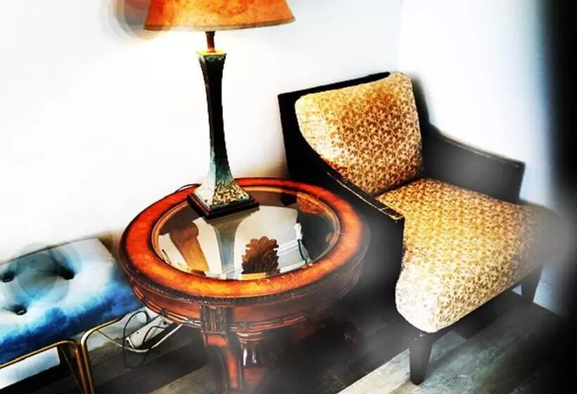 هتل Aeolian Ranch Guest House