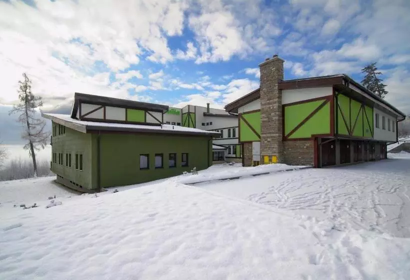 ホテル Apartmanovy Dom Familia Smokovec