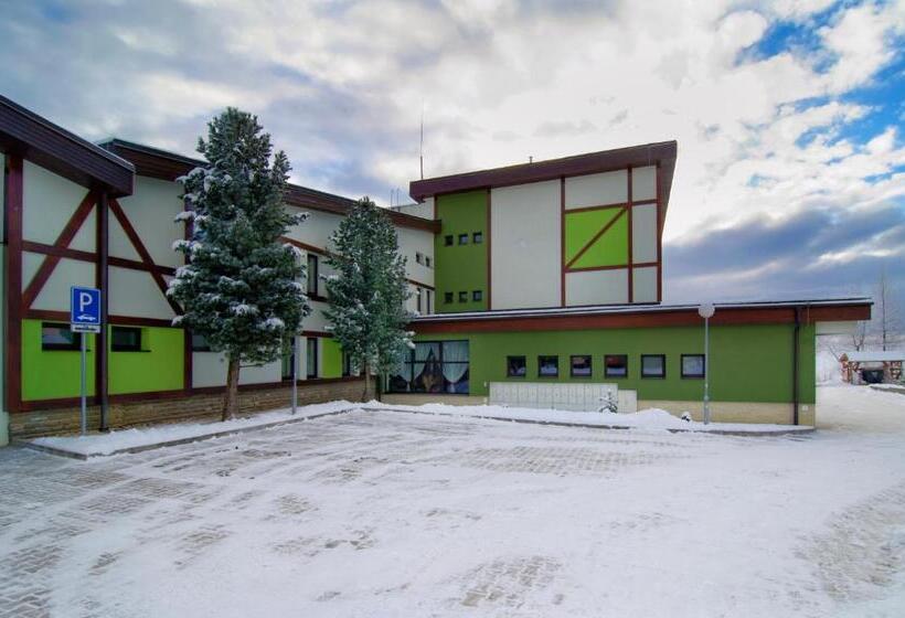 בית מלון כפרי Apartmanovy Dom Familia Smokovec