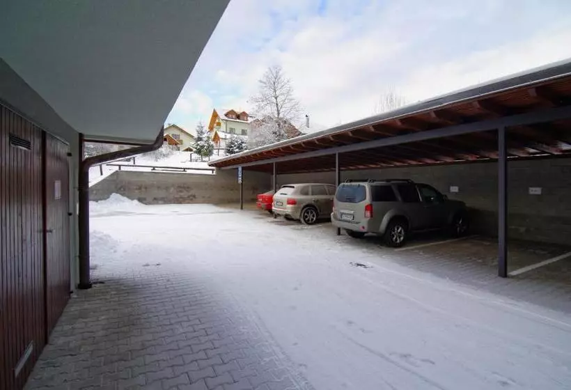 ホテル Apartmanovy Dom Familia Smokovec