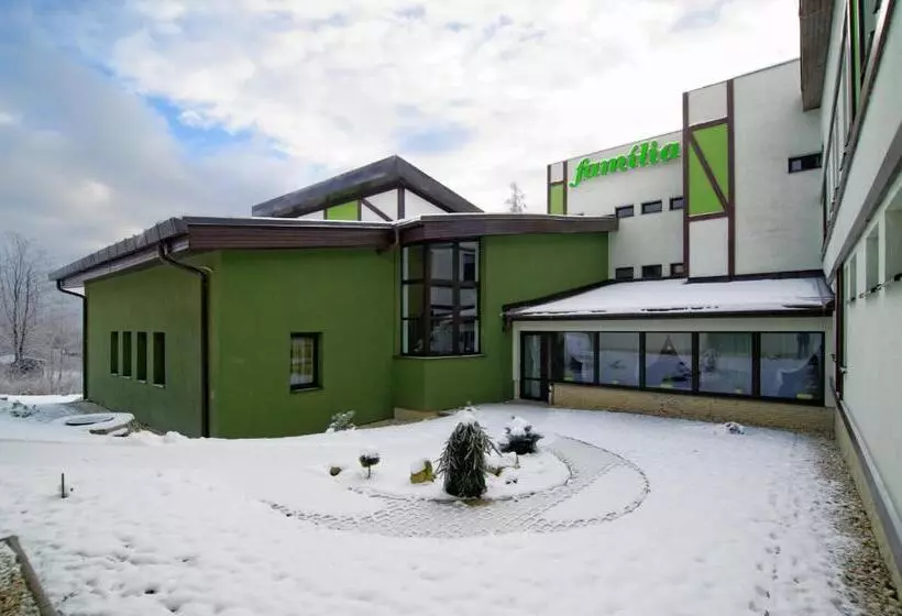 ホテル Apartmanovy Dom Familia Smokovec