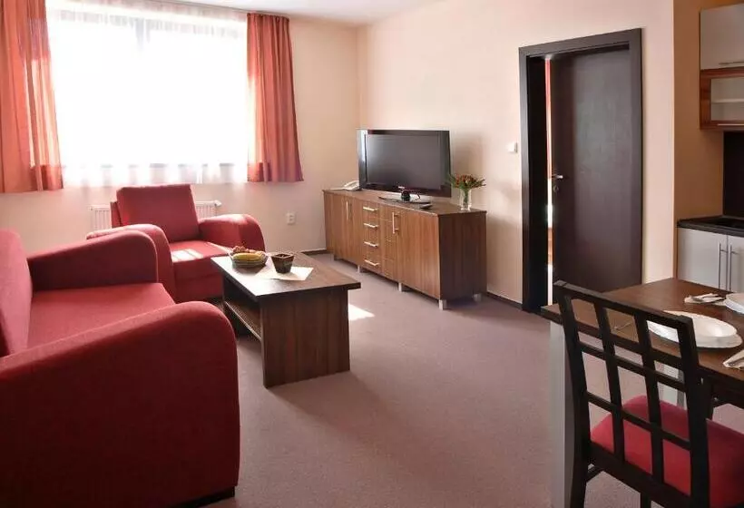 ホテル Apartmanovy Dom Familia Smokovec