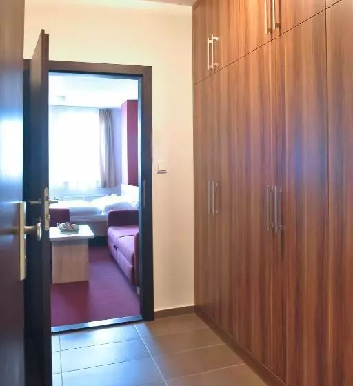 ホテル Apartmanovy Dom Familia Smokovec