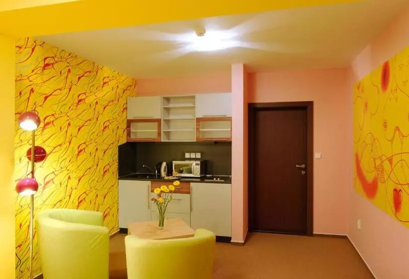 ホテル Apartmanovy Dom Familia Smokovec