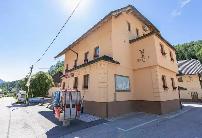 Berghi Hotel And Apartments