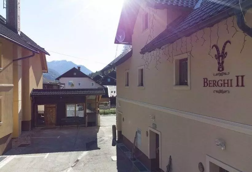 Berghi Hotel And Apartments