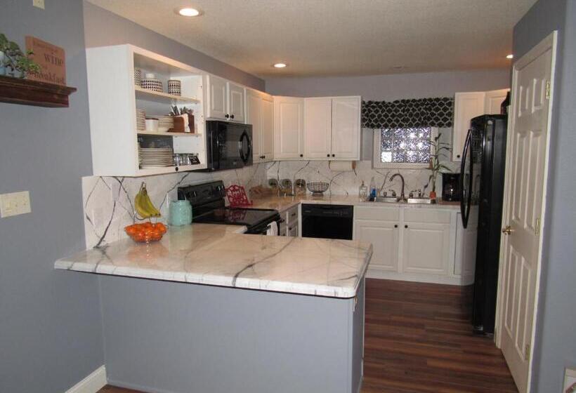 호텔 Castle Creek Manor