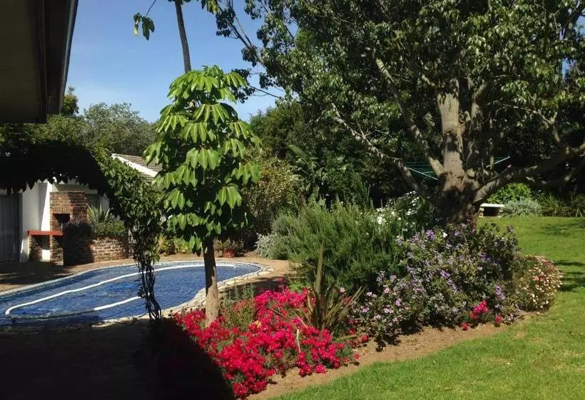 Hotelli Clouds Guest House