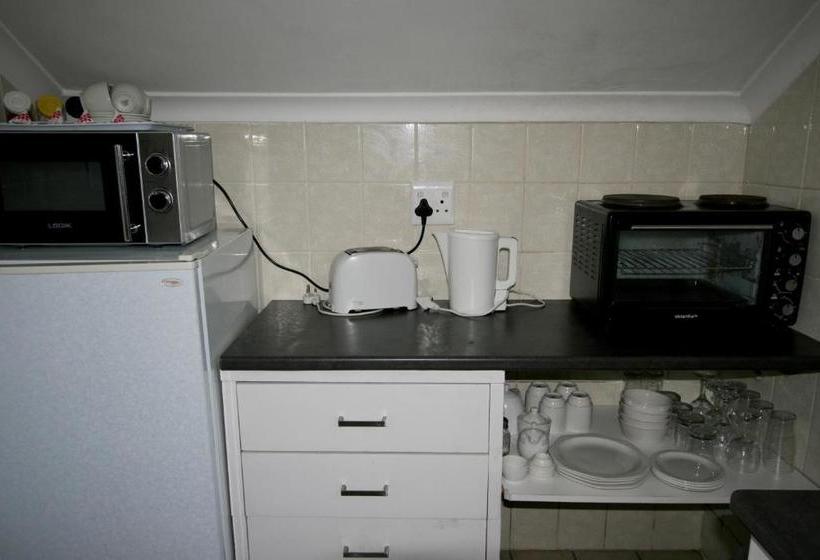 فندق Clouds Guest House