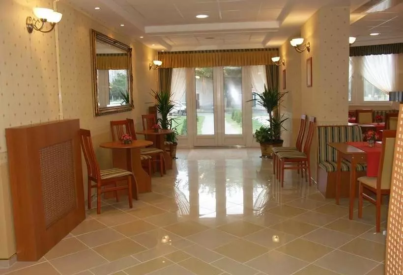 هتل Corner