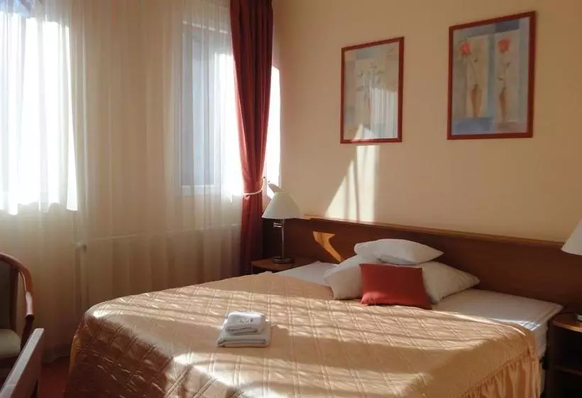 هتل Corner