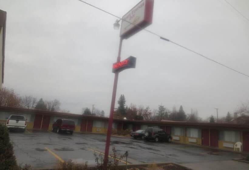 فندق Downtowner Inn