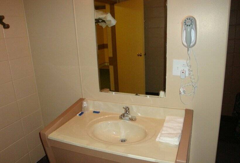 فندق Economy Inn