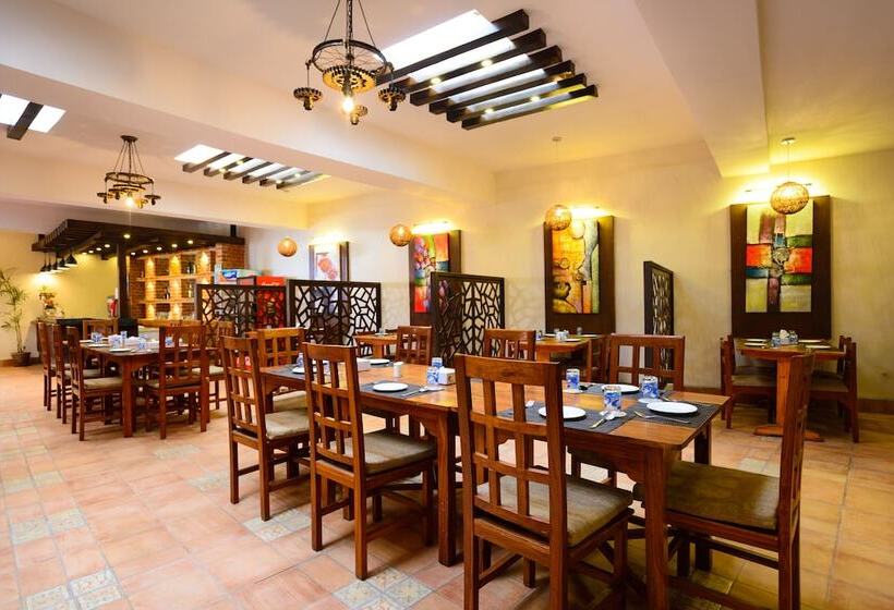 هتل Golden Temple Inn