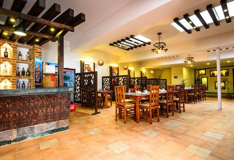 هتل Golden Temple Inn