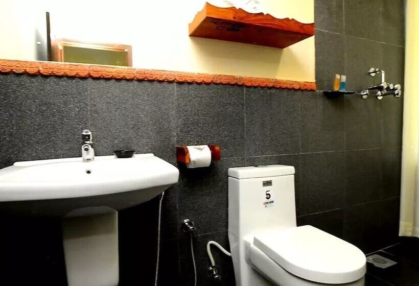 هتل Golden Temple Inn