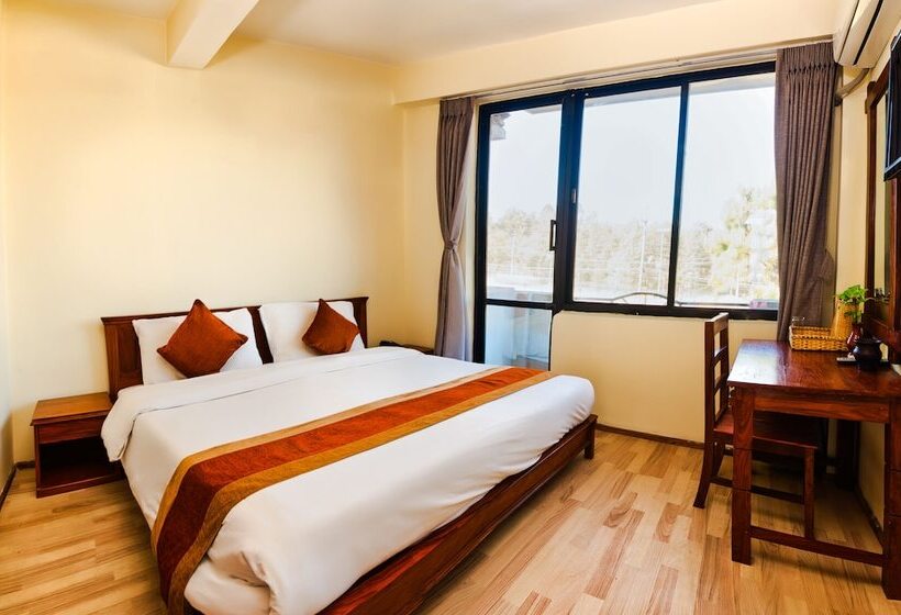 هتل Golden Temple Inn