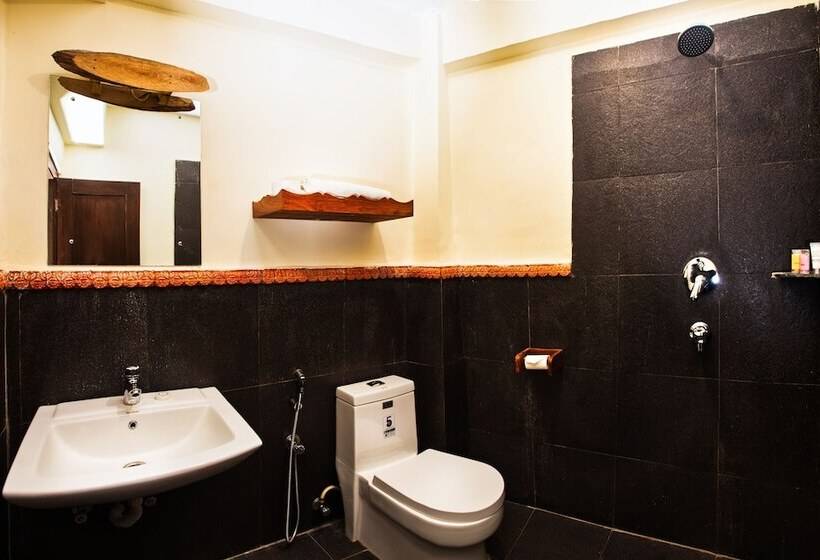 هتل Golden Temple Inn