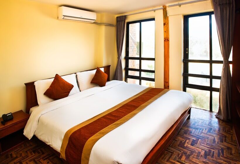 هتل Golden Temple Inn