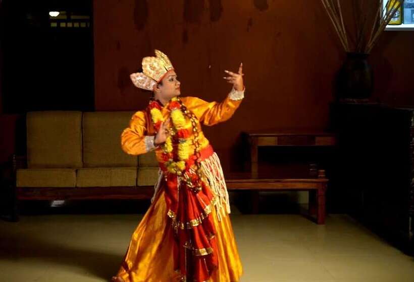 هتل Golden Temple Inn