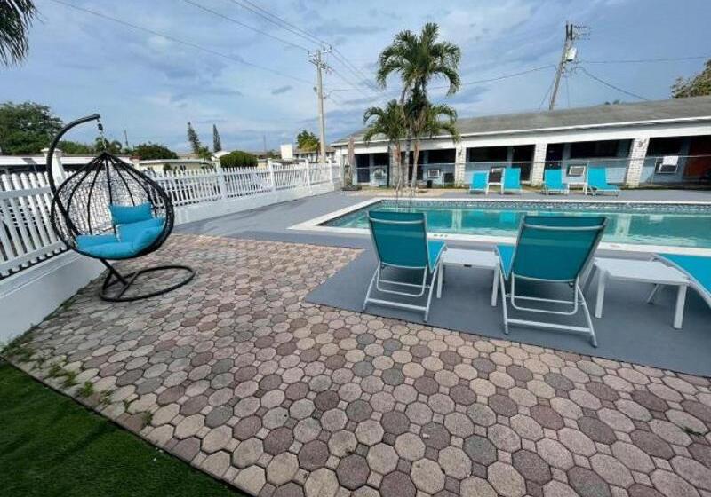 فندق Hollywood Gardens Inn & Suites