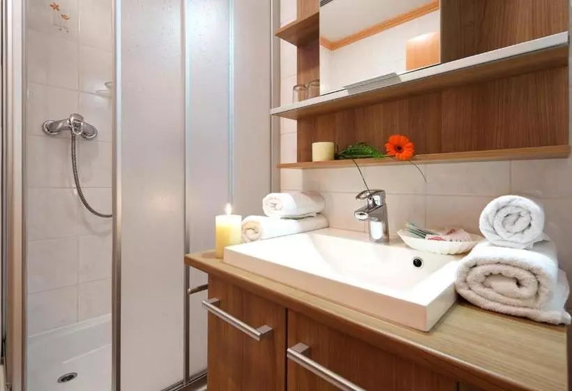 ホテル Kinigadner Appartements