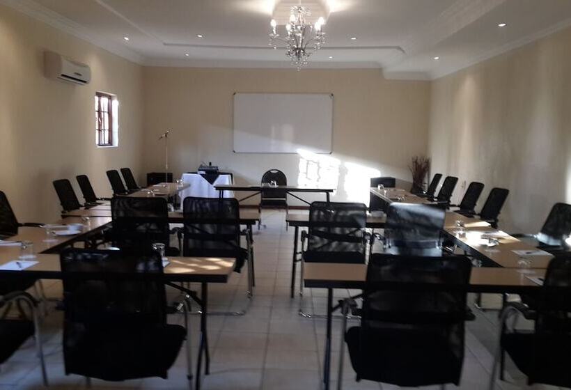 Отель Mannah Guest Lodge