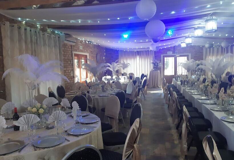 Отель Mannah Guest Lodge