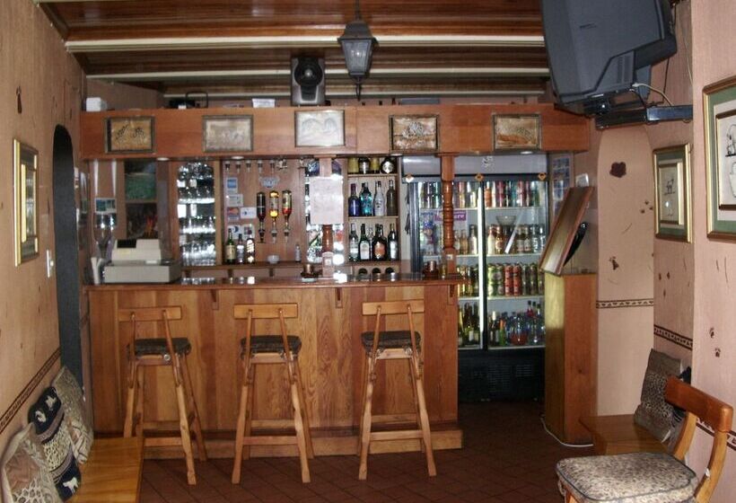 Отель Mannah Guest Lodge