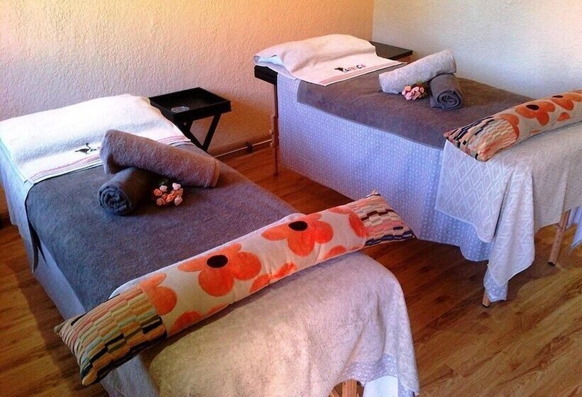 Отель Mannah Guest Lodge