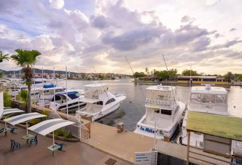 هتل Marina Aqua Vi Suites
