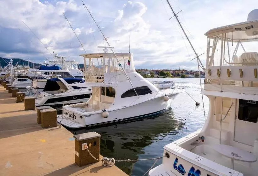هتل Marina Aqua Vi Suites