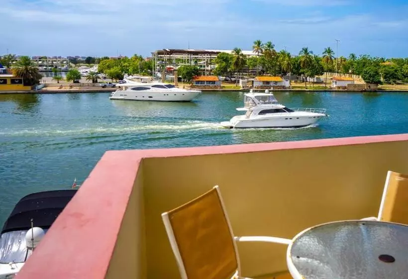 هتل Marina Aqua Vi Suites