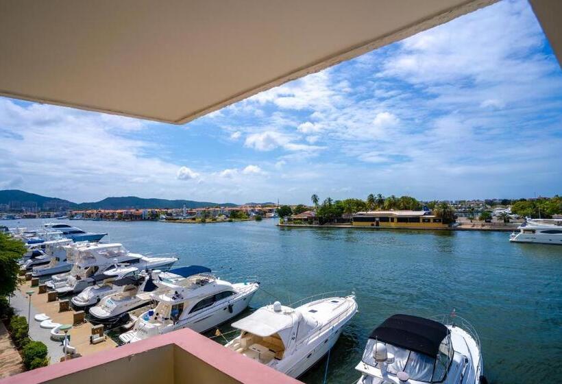 هتل Marina  Aqua Vi Suites