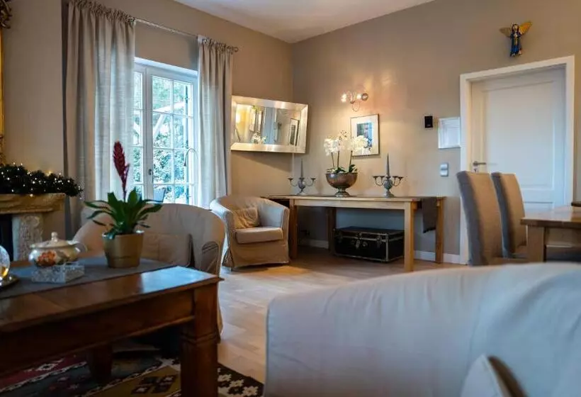 Hotelli Rezydencja Villa Nova