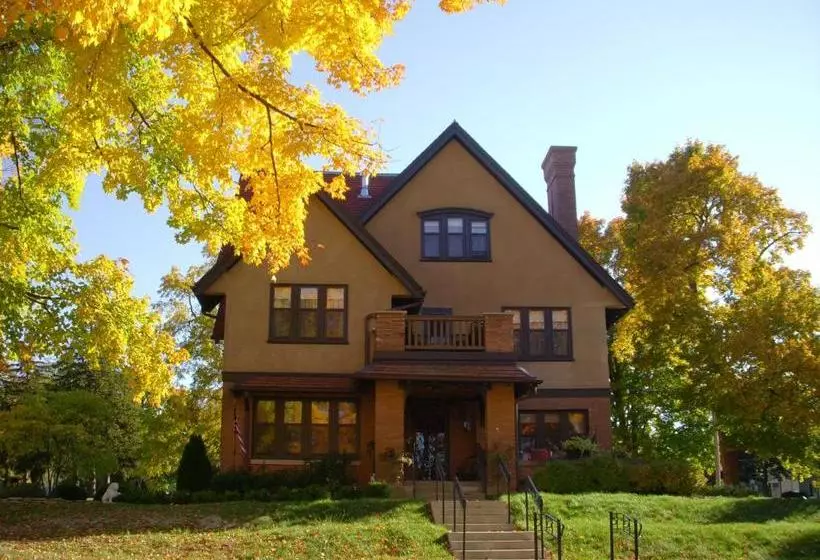 Hotelli Westphal Mansion Inn Bed & Breakfast