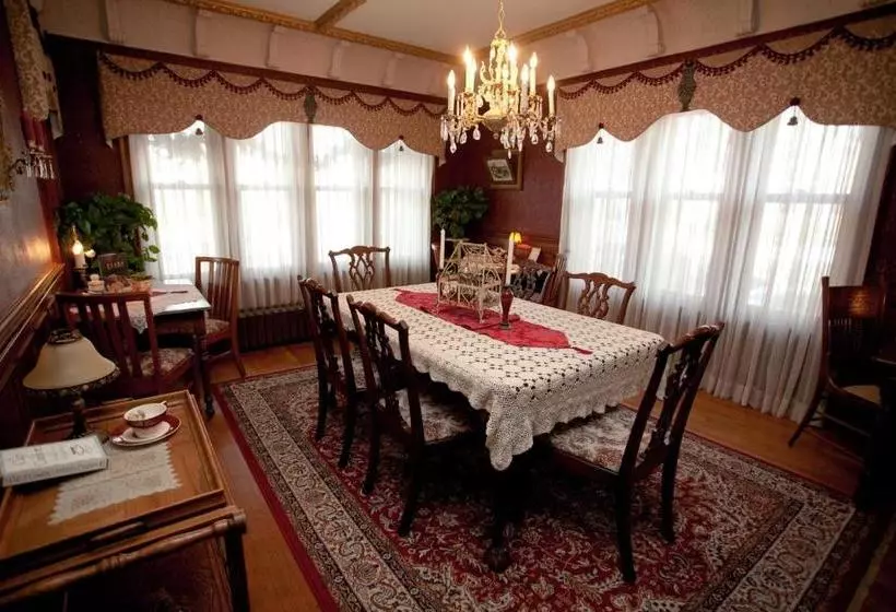 Hotelli Westphal Mansion Inn Bed & Breakfast