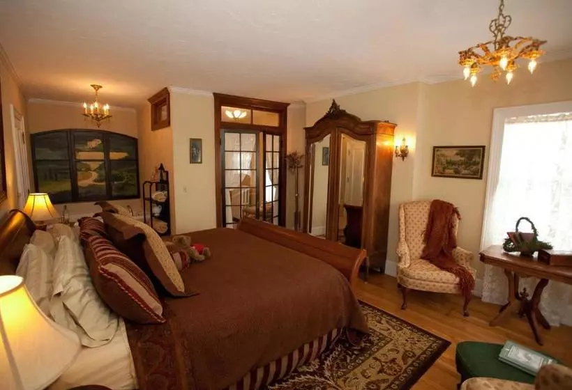 Hotelli Westphal Mansion Inn Bed & Breakfast