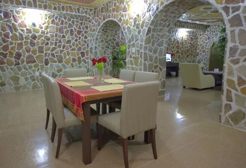 Mahadha Hotel