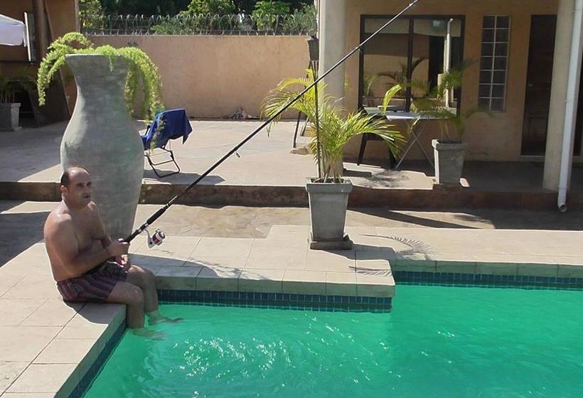 펜션 Palmeiras Guest House Matola