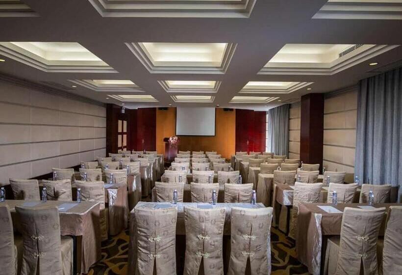 Vienna Hotel Dongguan Tangxia Guanlan Lake Golf Club