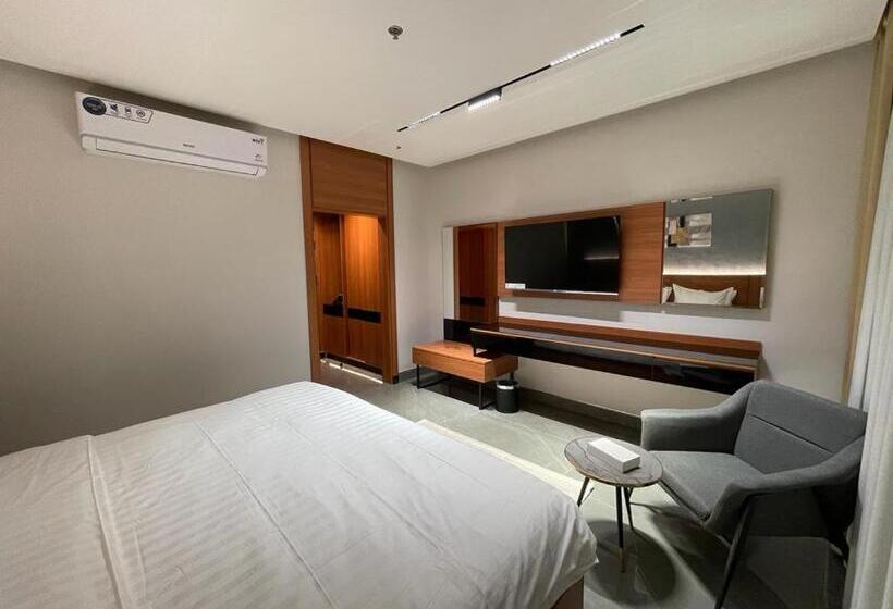 فندق كلاودز Clouds