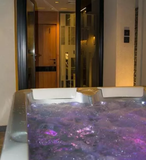 فندق كلاودز Clouds